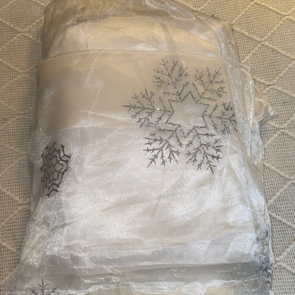 Alice Through the Looking Glass White Queen Costume - Picture 4 of 10